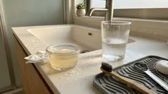 のど奥の白い粒の正体は？扁桃結石の見分け方：口臭・違和感を防ぐ日常ケア